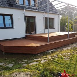 Terrasse mit Garten
