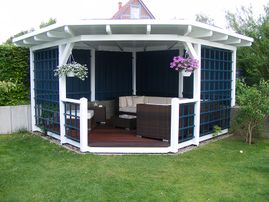 Pavillon weiß Blau